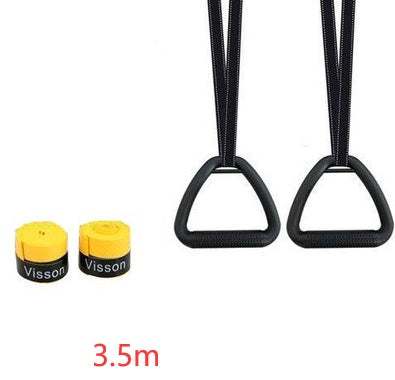 Persona realizando entrenamiento suspensión en casa con anillos de fitness para fortalecer el core y mejorar equilibrio